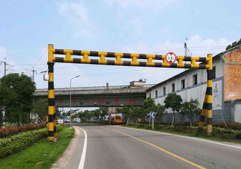 哈尔滨铁路限高架